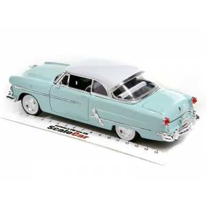 1/24 Ford Crestine Victoria Coupe 1953 бирюзовый с белым