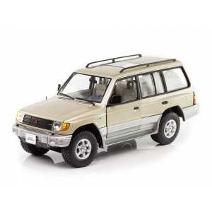 1/18 Mitsubishi Montero (Pajero II) Long 3.5 V6 1998, sudan beige metallic золотистый