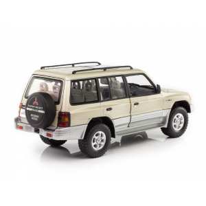 1/18 Mitsubishi Montero (Pajero II) Long 3.5 V6 1998, sudan beige metallic золотистый