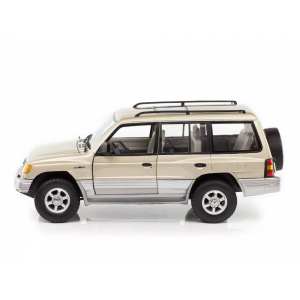 1/18 Mitsubishi Montero (Pajero II) Long 3.5 V6 1998, sudan beige metallic золотистый