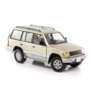 1/18 Mitsubishi Montero (Pajero II) Long 3.5 V6 1998, sudan beige metallic золотистый