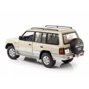 1/18 Mitsubishi Montero (Pajero II) Long 3.5 V6 1998, sudan beige metallic золотистый