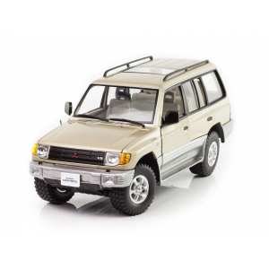 1/18 Mitsubishi Montero (Pajero II) Long 3.5 V6 1998, sudan beige metallic золотистый