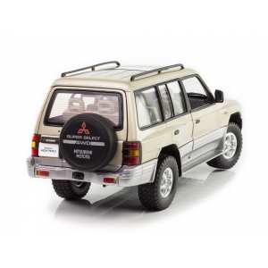 1/18 Mitsubishi Montero (Pajero II) Long 3.5 V6 1998, sudan beige metallic золотистый