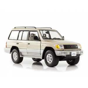 1/18 Mitsubishi Montero (Pajero II) Long 3.5 V6 1998, sudan beige metallic золотистый