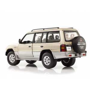 1/18 Mitsubishi Montero (Pajero II) Long 3.5 V6 1998, sudan beige metallic золотистый