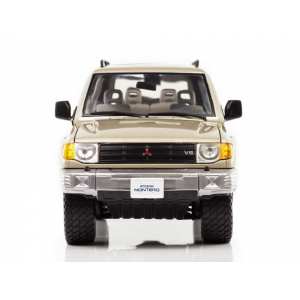 1/18 Mitsubishi Montero (Pajero II) Long 3.5 V6 1998, sudan beige metallic золотистый