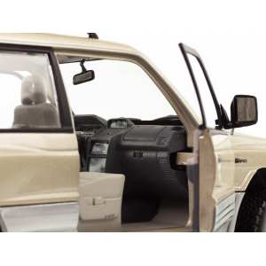 1/18 Mitsubishi Montero (Pajero II) Long 3.5 V6 1998, sudan beige metallic золотистый