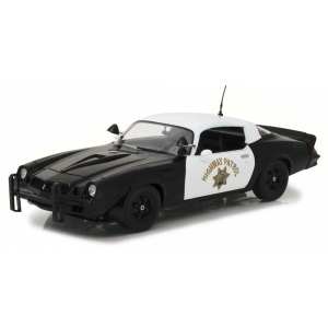 1/18 Chevrolet Camaro Z28 California Highway Patrol c фигуркой полицейского 1979
