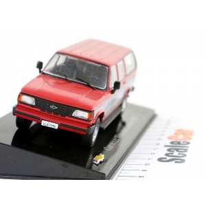 1/43 Chevrolet Veraneio Custom 1993 (Бразилия) красный с белым