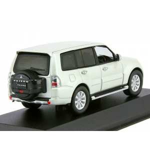 1/43 Mitsubishi Pajero Long Super Exceed White