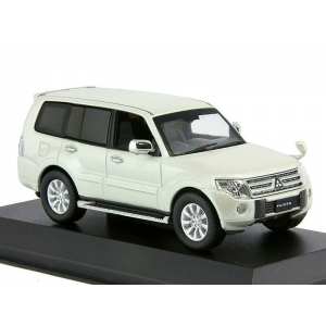 1/43 Mitsubishi Pajero Long Super Exceed White