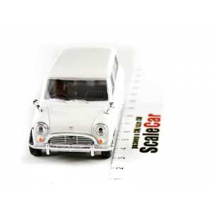 1/43 Mini Van Countryman белый