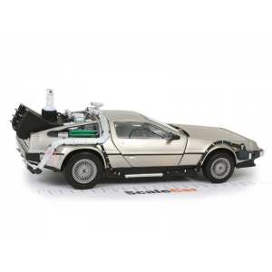 1/18 DeLorean Back to the Future PART II из фильма Назад в будущее, ч. 2