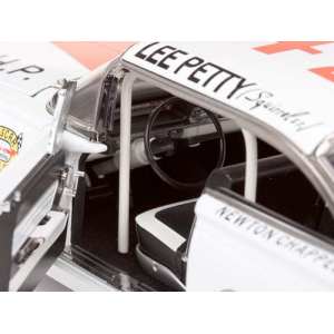 1/18 Oldsmobile 88 - 42 Lee Petty - 1959 Daytona 500 победитель