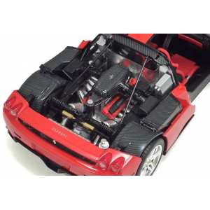 1/24 Автомобиль Enzo Ferrari с набором фототравления (набор 24302+ набор фототравления)