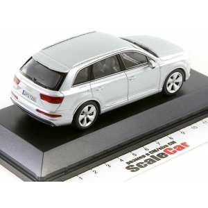 1/43 Audi Q7 2015 серебристый