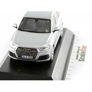 1/43 Audi Q7 2015 серебристый