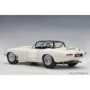 1/18 Jaguar Lightweight E-Type 2015 белый