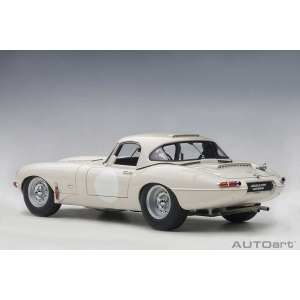 1/18 Jaguar Lightweight E-Type 2015 белый