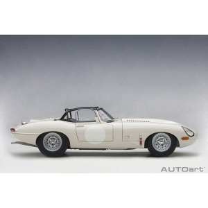 1/18 Jaguar Lightweight E-Type 2015 белый