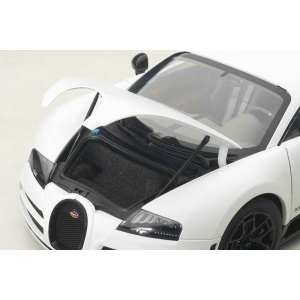 1/18 Bugatti Veyron Super Sport Pur Blanc Edition 2012 белый матовый с черным карбоном