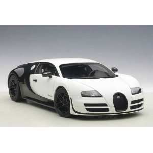 1/18 Bugatti Veyron Super Sport Pur Blanc Edition 2012 белый матовый с черным карбоном