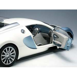 1/12 Bugatti 16.4 VEYRON PEARL/ICE BLUE