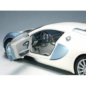 1/12 Bugatti 16.4 VEYRON PEARL/ICE BLUE