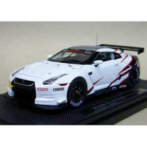 1/43 Nissan R35 GT-R FIA GT 09 present. white