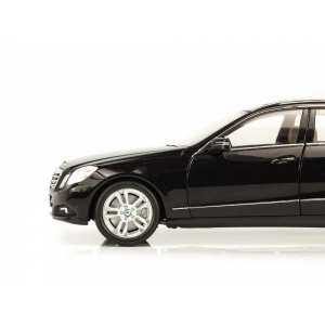 1/18 Mercedes-Benz E-Klasse T-Modell (S212) Avantgarde obsidianschwarzmet.