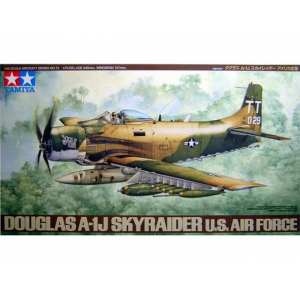 1/48 Самолет Douglas A-1J Skyraider U.S. Air Force