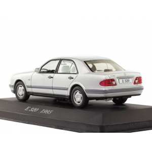 1/43 Mercedes-Benz E320 (W210) 1995 серебристый